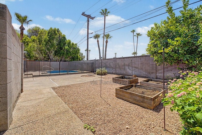 Building Photo - 3333 E Medlock Dr