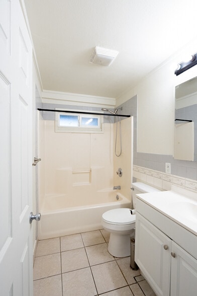 Building Photo - 456 Ipu Cir