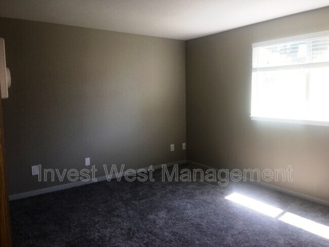 Building Photo - 13216 NE Salmon Creek Ave