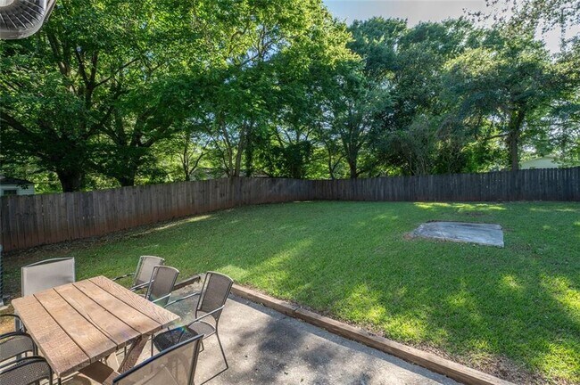 Building Photo - 3079 Cloverhurst Dr