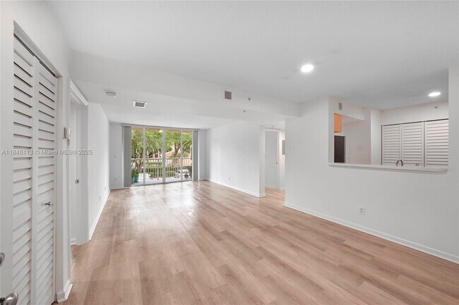 Building Photo - 649 E Sheridan St