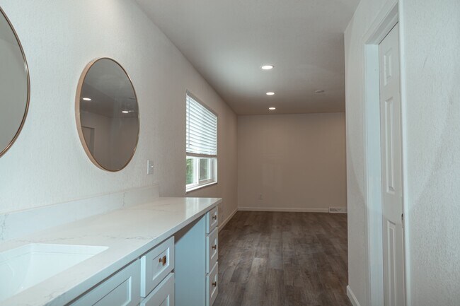 Building Photo - 7355 S Garfield Ct