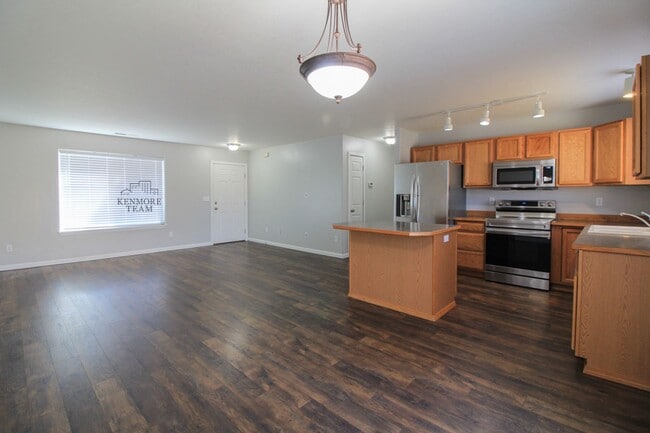 Building Photo - 3 Bedroom, 2 Bath Home in West Pasco