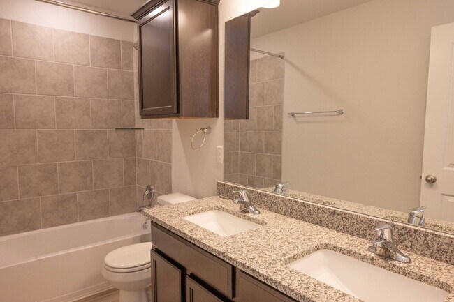 Building Photo - "Charming 3-Bedroom Haven with 2.5 Baths & Spacious Living in Belton!"