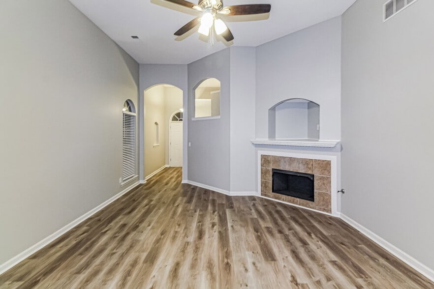 Building Photo - 7138 Queens Crown Ct