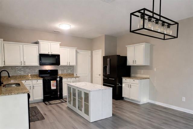 Building Photo - 5015 Royal Springs Dr