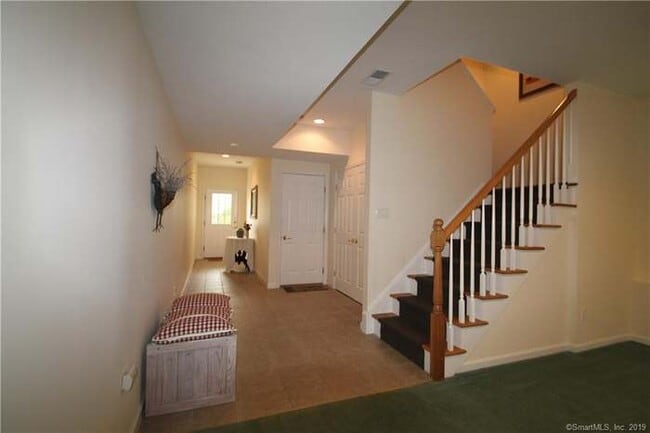 Building Photo - 49 Woodcrest Ln