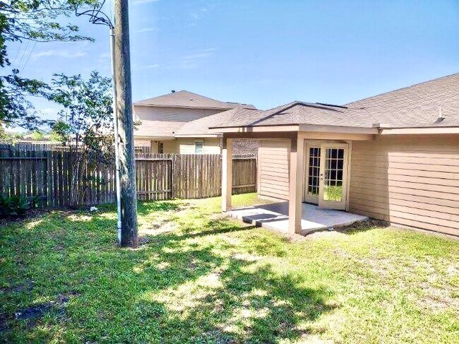 Building Photo - 28922 San Bernard River Loop