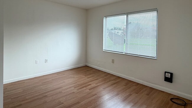 Building Photo - 101-107 Cory Ln