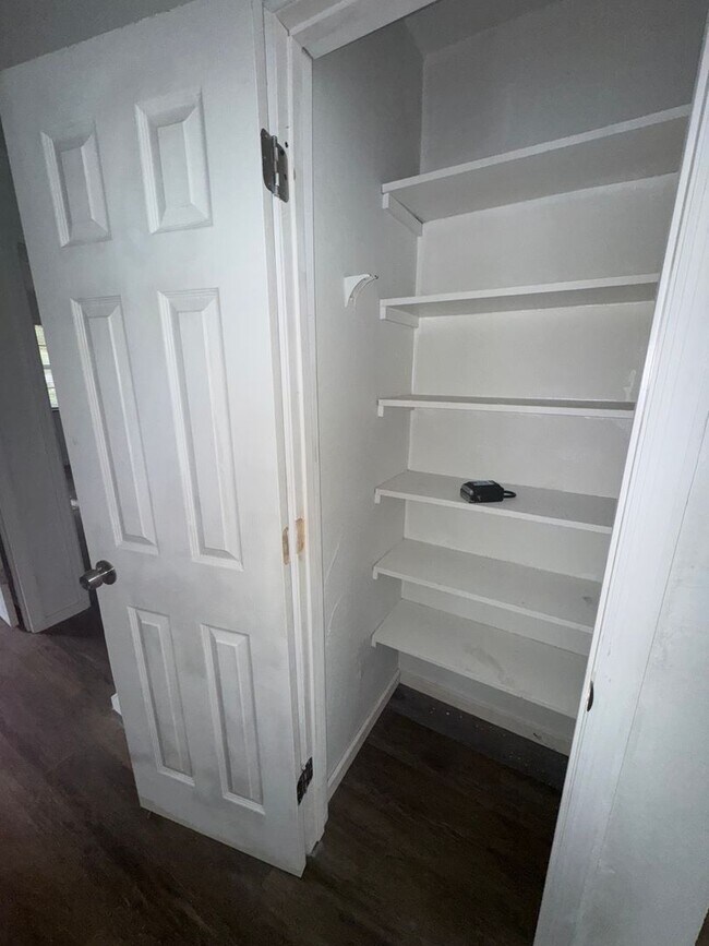 Building Photo - Spacious 2-Bedroom Duplex in Prime Gainesv...