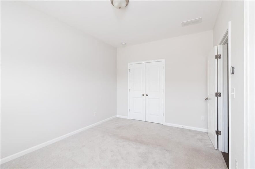 Building Photo - 770 Sunset Park Dr