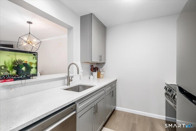 Building Photo - 153 Willow Springs