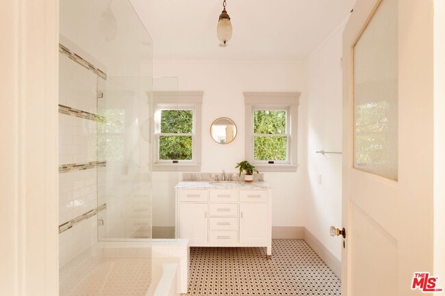 Building Photo - 5850 Foothill Dr