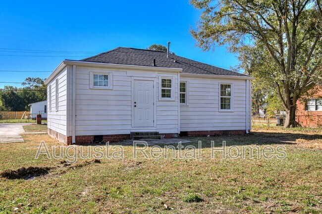 Building Photo - 2019 Roosevelt Dr