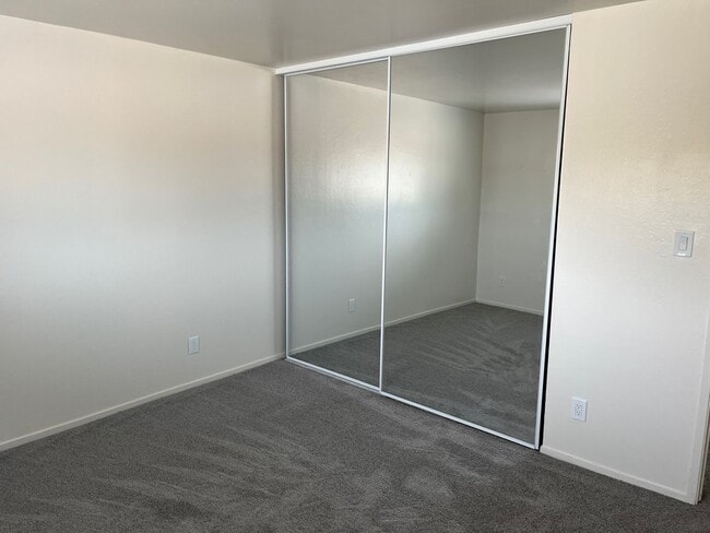 Building Photo - Spacious, Newly Remodeled, One Bedroom apartment