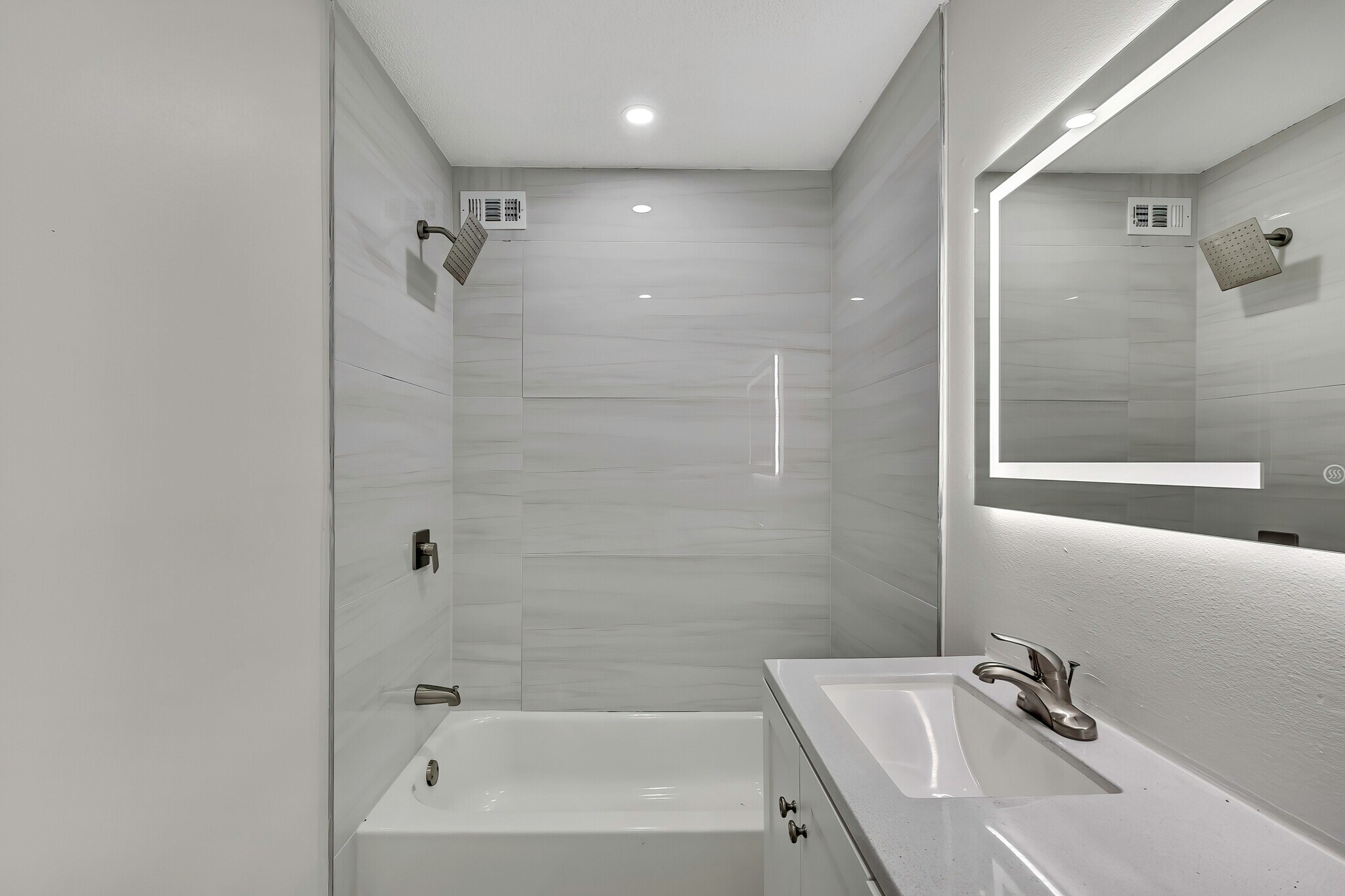 Building Photo - 10981 W Tidewater Cir