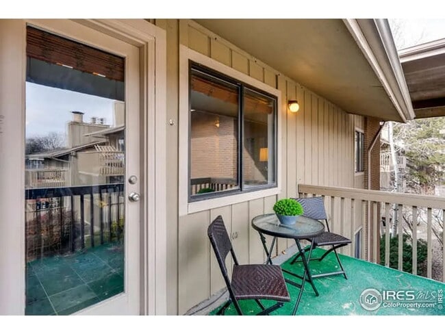 Building Photo - Furnished or Unfurnished Updated 2 Bed 2 B...