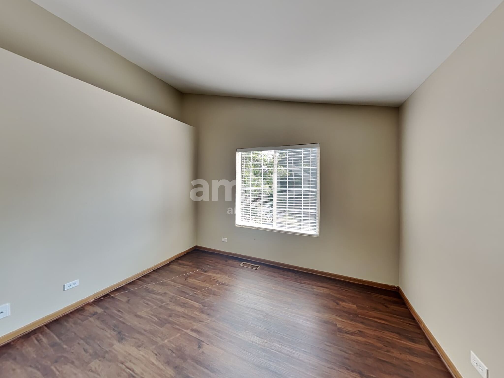 Building Photo - 440 Lowell Dr