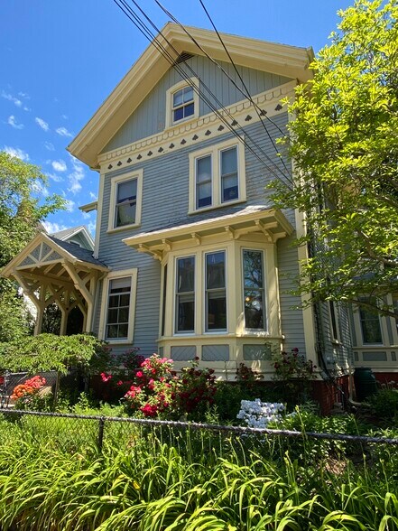 Building Photo - 105 Chestnut St