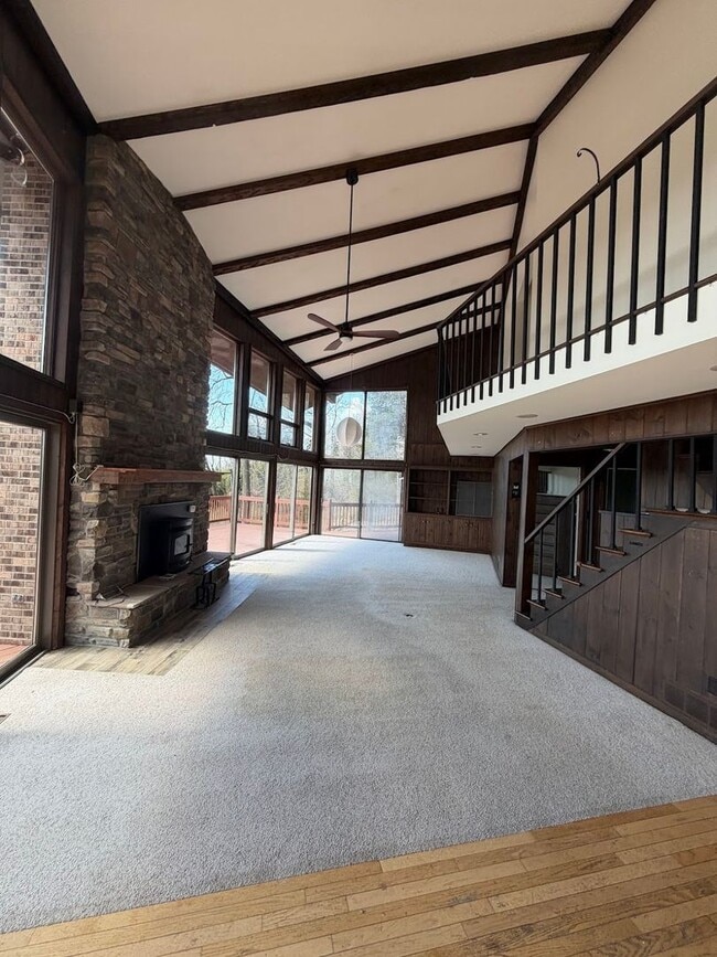 Building Photo - Secluded 3 Bedroom 4 Bath Home