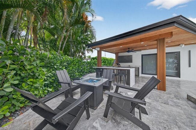 Building Photo - 160 SE 3rd Ct