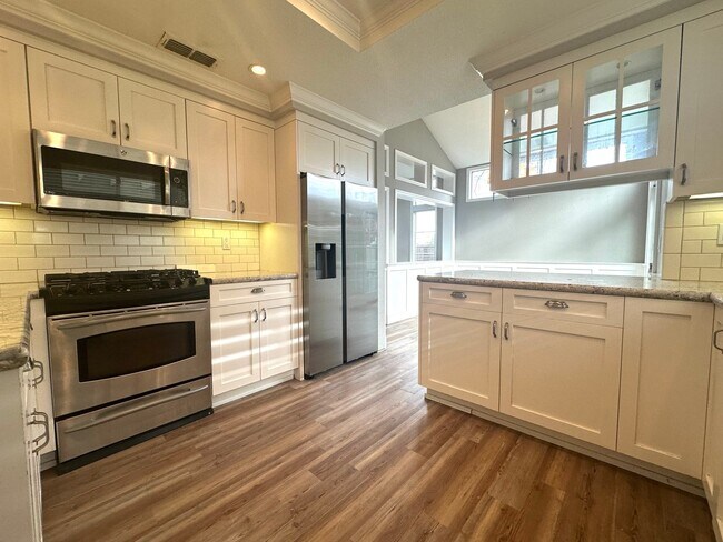 Building Photo - Gorgeous 3 Bed, 2.5 on Corner Lot