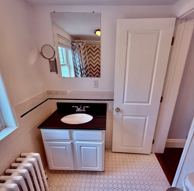 Building Photo - 2+ BED/1.5 BA Solid HOUSE in great East Passyunk/LOMO location w/ Central AC-HARDWOOD Flooring-WA...