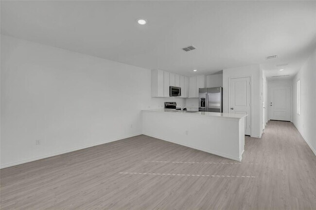 Primary Photo - 309 Marty Allen Lp