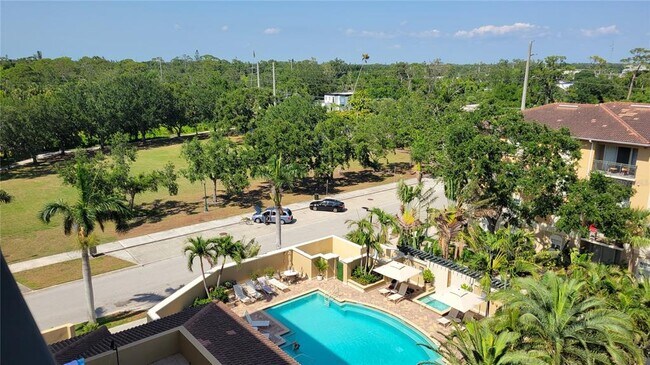 Building Photo - 1064 N Tamiami Trl