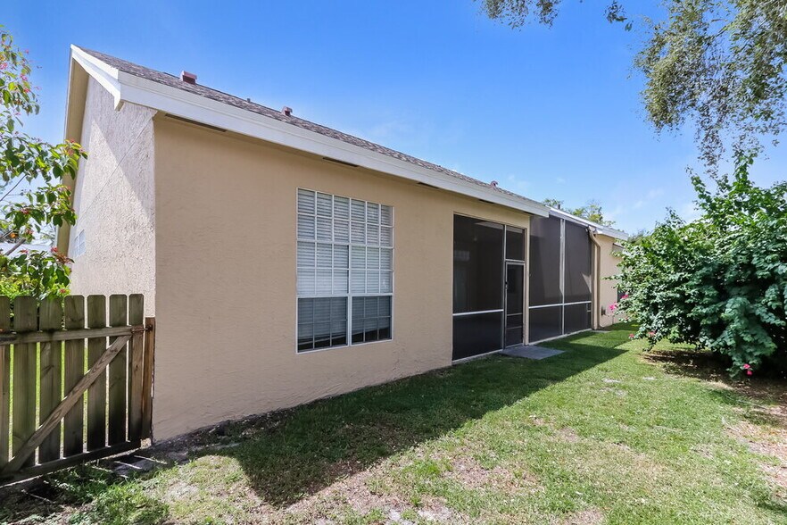 Building Photo - 984 Lake Breeze Dr