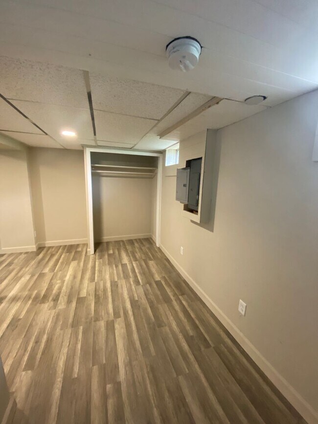 Building Photo - Updated 3 Bedroom 2.5 Bathrooms