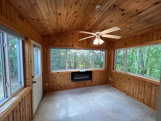 Building Photo - End Unit Single Level Townhouse, New Floor...