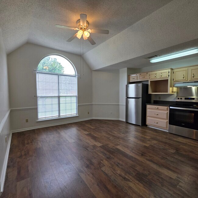Building Photo - 130 Paloma Dr