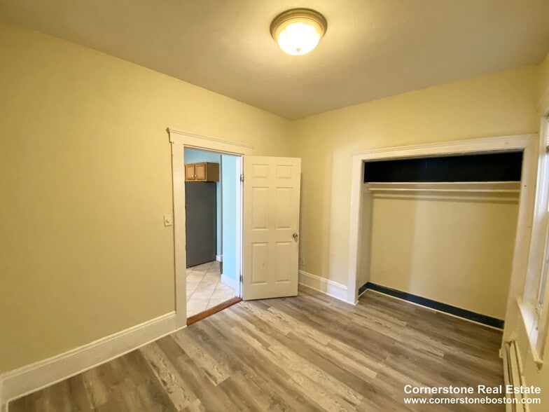 Building Photo - 1562 Tremont St