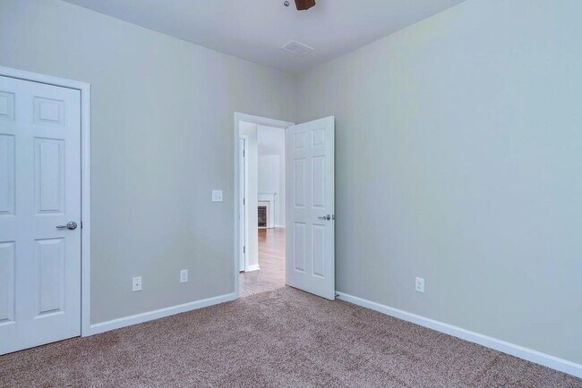 Building Photo - 3015 Carrick Rd