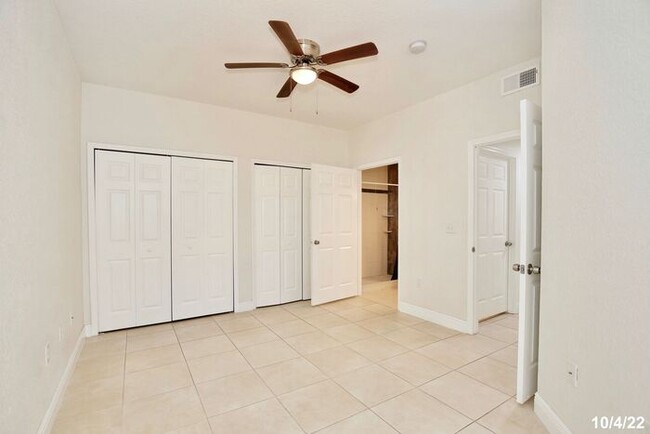 Building Photo - Beautiful 3/2 Spacious Condo with Lawn Car...