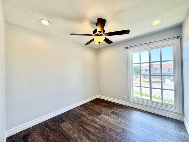 Building Photo - Beautiful 5B/2.5BA Home With Office Locate...