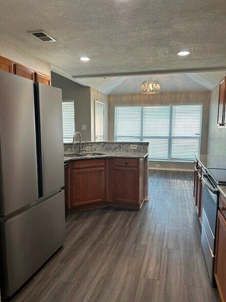 Building Photo - 1012 High Crest Dr