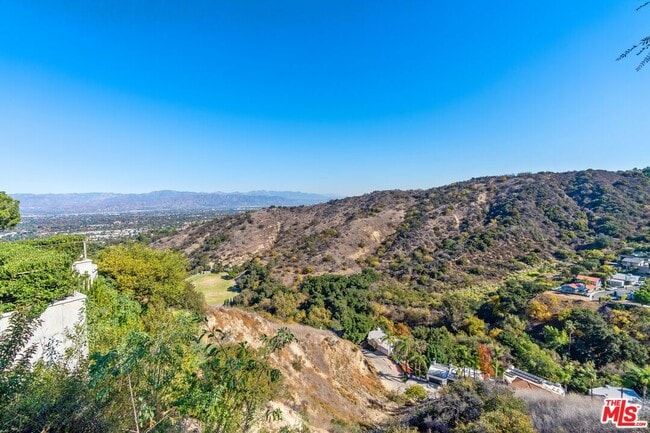 Building Photo - 3632 Beverly Ridge Dr