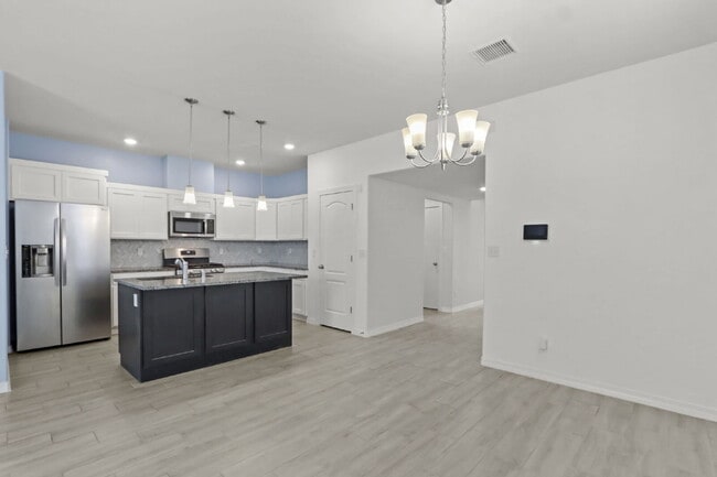 Building Photo - 4-Bed, 3.5-Bath Home in 79928