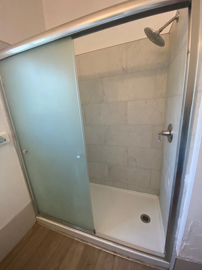 Building Photo - 2 Bedroom/1 Bathroom - Isla Vista