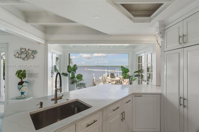 Building Photo - 16 North Dr