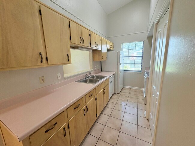 Building Photo - 3245 Mound Dr