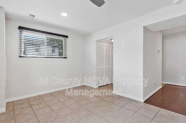 Building Photo - 9995 Campus Way S