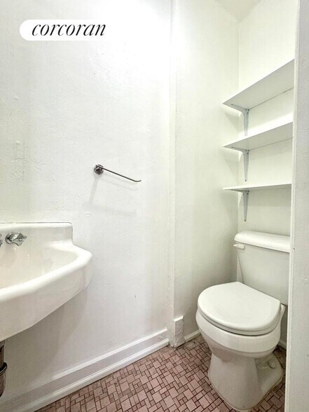 Building Photo - 354 W 30th St