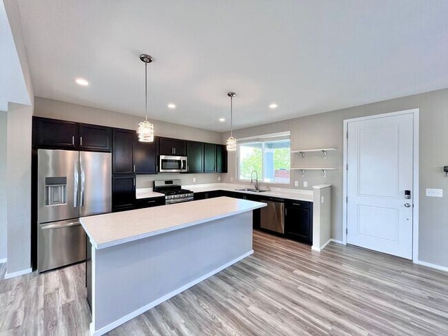 Building Photo - Charming Two-Story Home for Rent in the De...