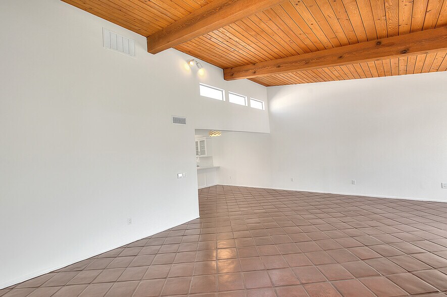 Building Photo - 310 Bayview Dr