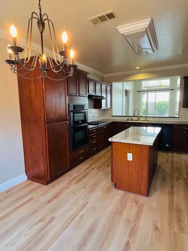 Building Photo - Beautiful, freshly renovated home in Avalon gated community in Visalia!