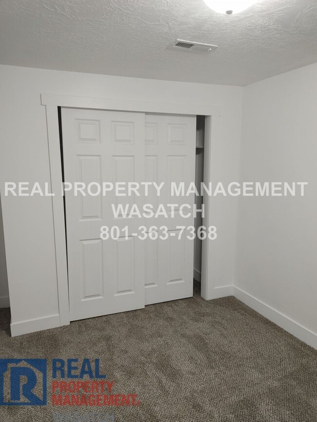 Building Photo - Take a Look at This 4 Bedroom 2 Bathroom Home in West Jordan UT!!