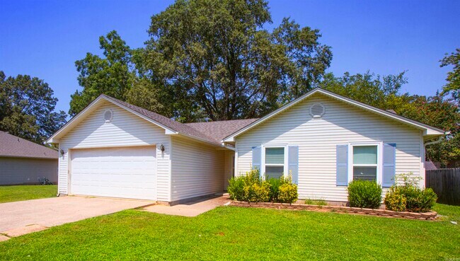 Primary Photo - 104 Cotton Ln